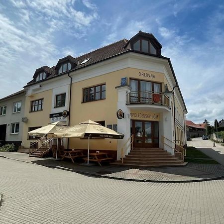 Отель Orlovna Sitborice Экстерьер фото